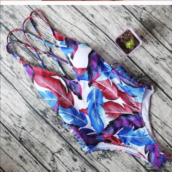 New Plunging v neck strappy swimsuit - Picture 6 of 7